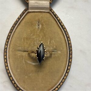 10k Elegant Black and Gold Women's Ring size 6